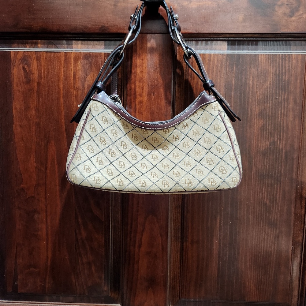 Dooney and Bourke handle bag